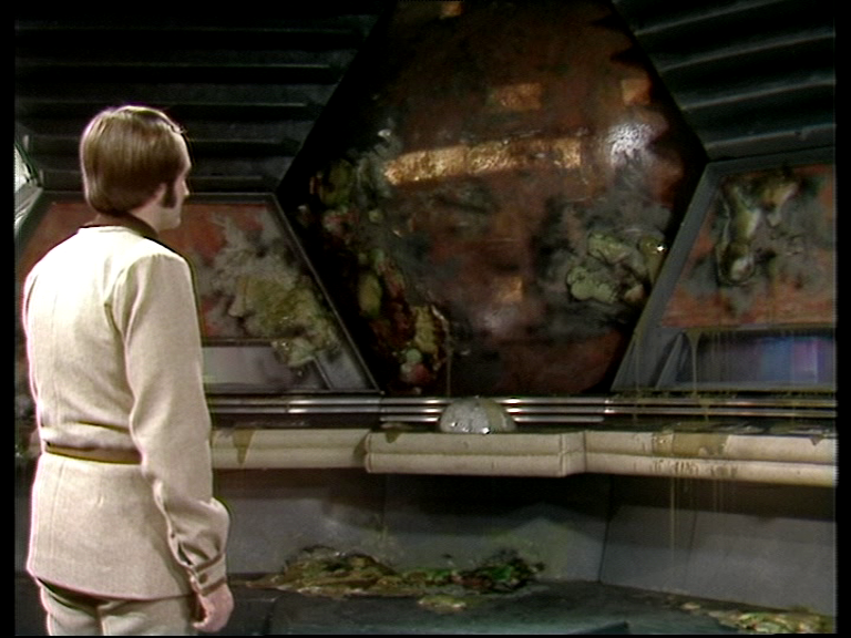 Zen's screen overcome with the virus as Vila looks on