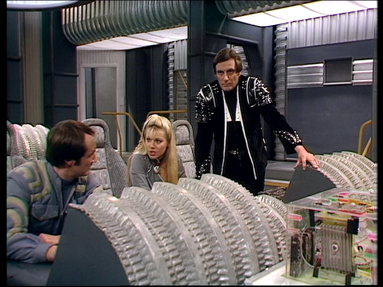 Vila, Soolin and Avon doing bugger all on the Scorpio deck